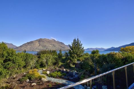 Photo of property in 34 Cedar Drive, Kelvin Heights, Queenstown, 9300