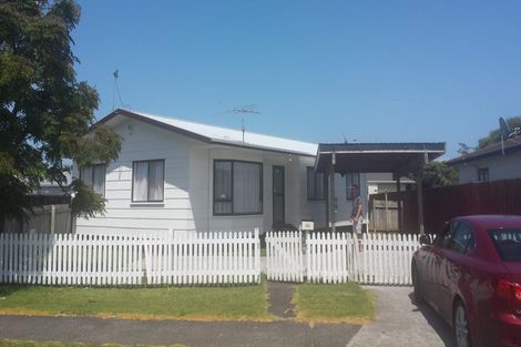 Photo of property in 96 Maplesden Drive, Clendon Park, Auckland, 2103