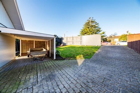 Photo of property in 28 Mawney Road, Henderson, Auckland, 0610