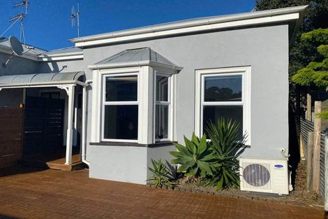 Photo of property in 70 Shakespeare Road, Bluff Hill, Napier, 4110