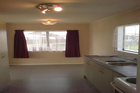 Photo of property in 96 Maplesden Drive, Clendon Park, Auckland, 2103