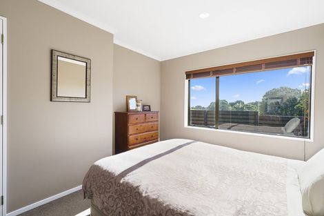 Photo of property in 4 Jasmine Place, Fitzherbert, Palmerston North, 4410