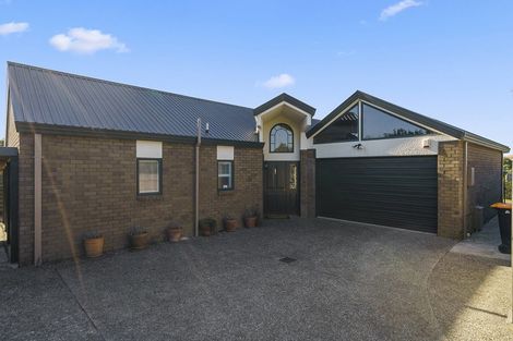 Photo of property in 4 Jasmine Place, Fitzherbert, Palmerston North, 4410
