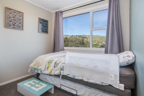 Photo of property in 18 Raroa Place, Pukerua Bay, 5026