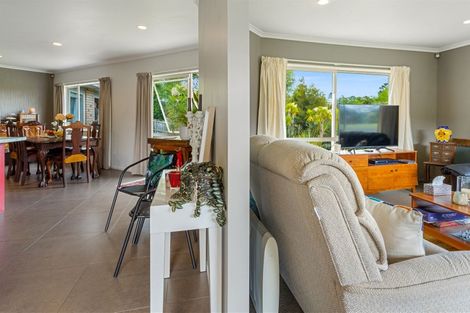 Photo of property in 1 Fleetwood Drive, Henderson, Auckland, 0612