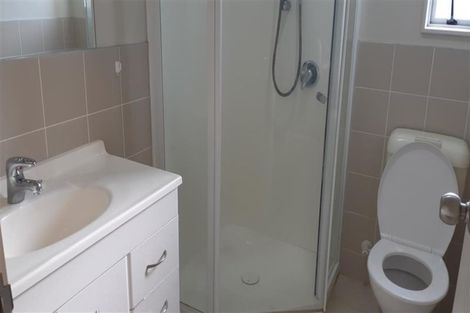 Photo of property in 10/22 Northcross Drive, Oteha, Auckland, 0632