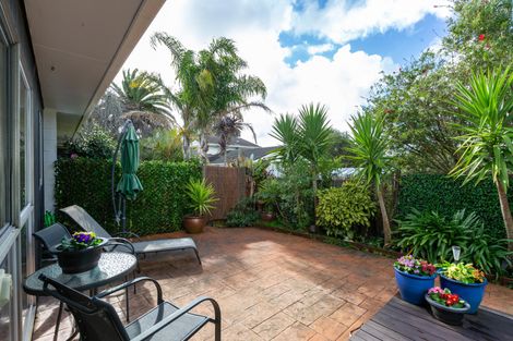 Photo of property in 4/109a Te Atatu Road, Te Atatu South, Auckland, 0610