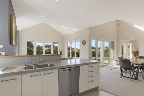 Photo of property in 10 Sampson Avenue, Waiwhakaiho, New Plymouth, 4312