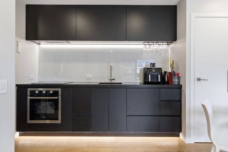 Photo of property in 18 Poplar Drive, Kelvin Heights, Queenstown, 9300