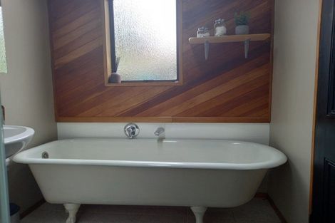 Photo of property in 9 Wairau Road, Oakura, 4314