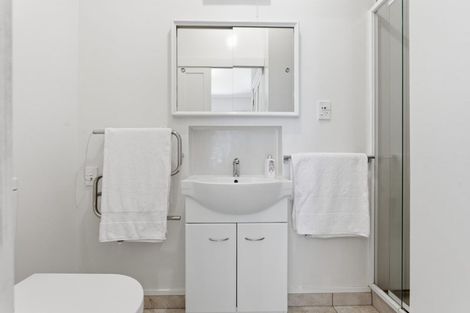 Photo of property in 3 Selwyn Crescent, College Estate, Whanganui, 4500