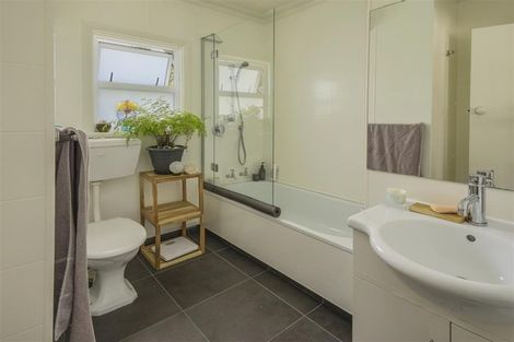 Photo of property in 2/240 Bridge Street, The Wood, Nelson, 7010