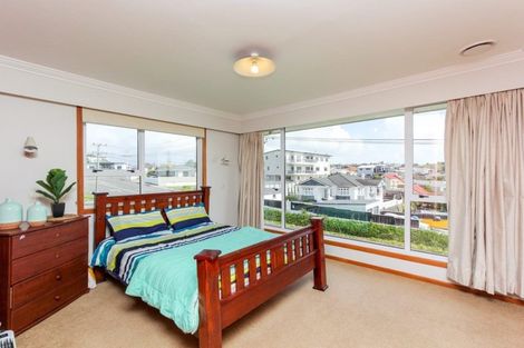 Photo of property in 31 Bayly Road, Moturoa, New Plymouth, 4310