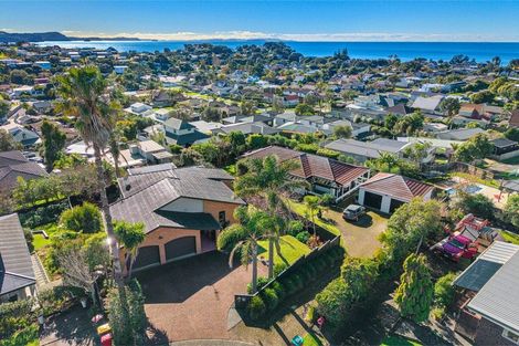 Photo of property in 24 Halldene Terrace, Red Beach, 0932