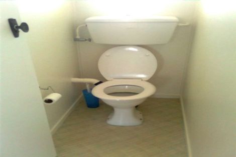 Photo of property in 1/15 Roberts Avenue, Bayswater, Auckland, 0622