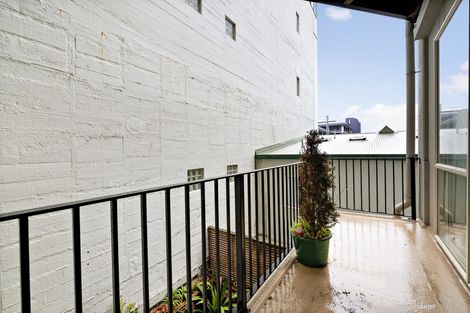 Photo of property in De Vere Apartments, 12/23 Tennyson Street, Te Aro, Wellington, 6011