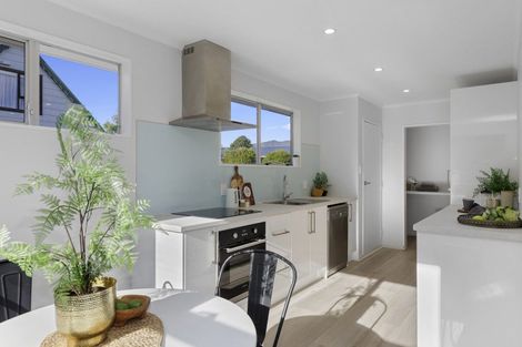 Photo of property in 24 Hartford Crescent, Totara Park, Upper Hutt, 5018