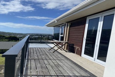 Photo of property in 2 Mayfair Place, Tawa, Wellington, 5028