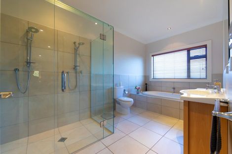 Photo of property in 12 Oak Place, Poraiti, Napier, 4112