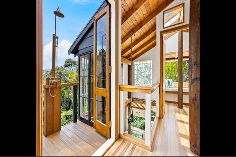 Photo of property in 55 Rayner Road, Piha, New Lynn, 0772