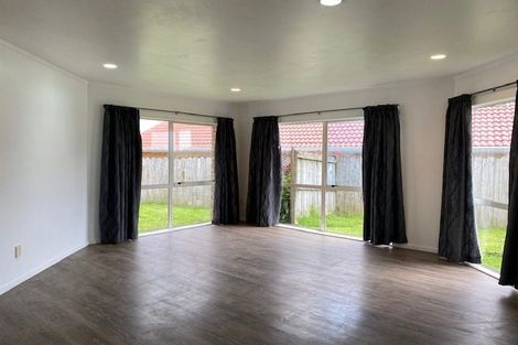 Photo of property in 14 Caldbeck Rise, Northpark, Auckland, 2013