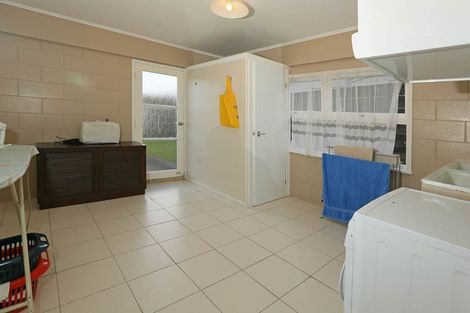 Photo of property in 14a Bridge Avenue, Te Atatu South, Auckland, 0610