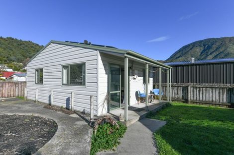 Photo of property in 29 Oxford Street, Picton, 7220