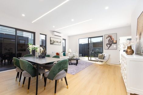 Photo of property in 3b Pendlebury Street, Green Bay, Auckland, 0604