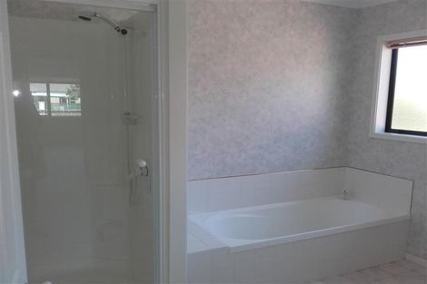 Photo of property in 117 Lakeside Drive, Orewa, 0931