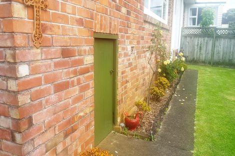 Photo of property in 3/2 Saltburn Road, Milford, Auckland, 0620