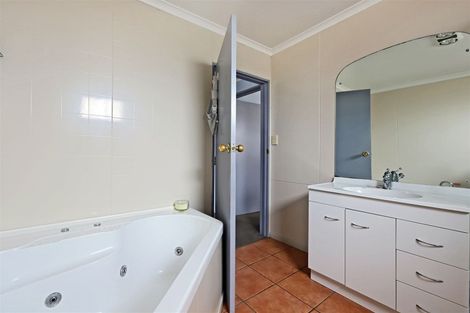 Photo of property in Ezi Clean Venetions, 604 Miller Street, Hastings, 4122