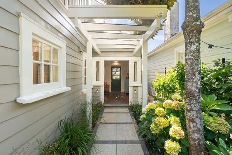 Photo of property in 4 Manuka Terrace, Eastbourne, Lower Hutt, 5013