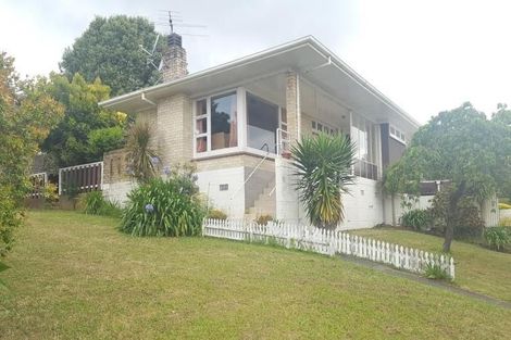 Photo of property in 25 Ellesmere Crescent, Pakuranga Heights, Auckland, 2010