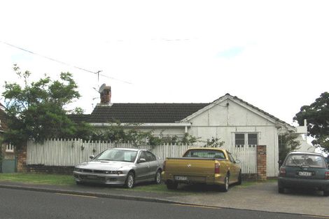 Photo of property in 1/69 Sylvan Avenue, Northcote, Auckland, 0627