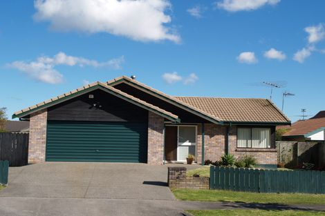 Photo of property in 28 West Fairway, Golflands, Auckland, 2013