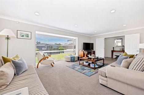Photo of property in 11 Ballycullanie Place, Dannemora, Auckland, 2016