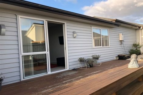 Photo of property in 30 Kilmacrennan Drive, Rosehill, Papakura, 2113