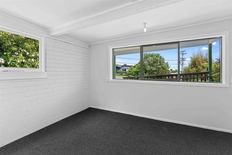 Photo of property in 15 Ruru Street, Waikanae, 5036