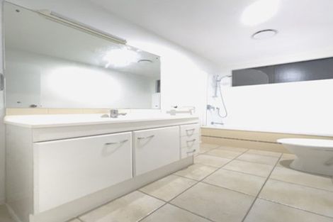 Photo of property in 32 Spalding Rise, Golflands, Auckland, 2013