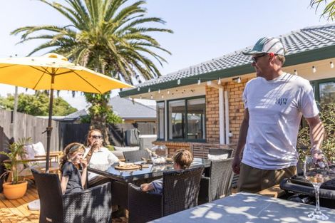 Photo of property in 15 Romana Crescent, Papamoa Beach, Papamoa, 3118