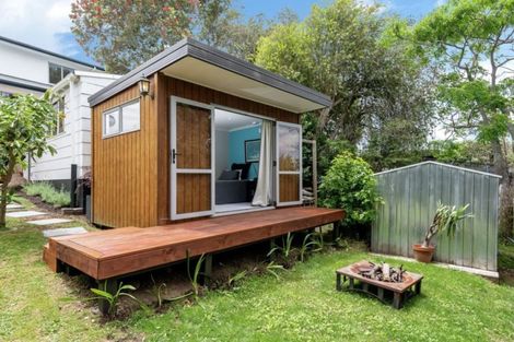 Photo of property in 19 Judkins Crescent, Cockle Bay, Auckland, 2014