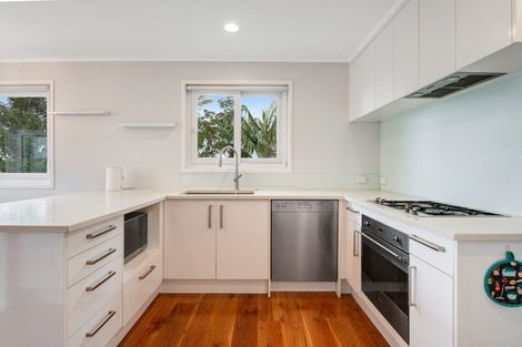 Photo of property in 14 Theban Place, Totara Vale, Auckland, 0629