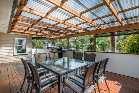 Photo of property in 1/1 Tallington Crescent, Torbay, Auckland, 0630