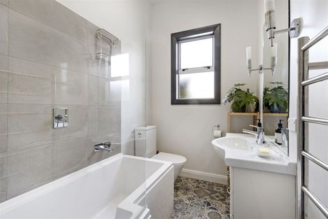 Photo of property in 172 Olliviers Road, Phillipstown, Christchurch, 8011