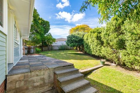 Photo of property in 2 Ashbourne Place, Glendene, Auckland, 0602