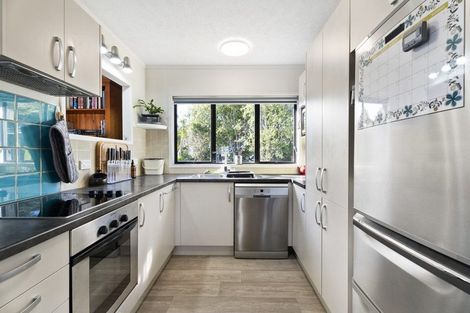 Photo of property in 10 Randal Place, Bayview, Auckland, 0629