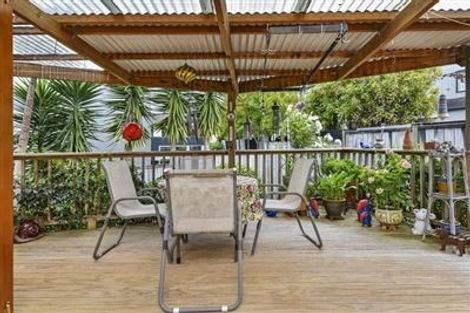 Photo of property in 156 East Coast Road, Forrest Hill, Auckland, 0620