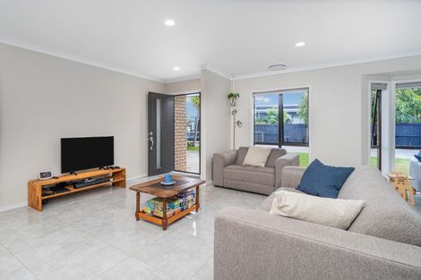 Photo of property in 22 Captain Wood Avenue, Whitianga, 3510