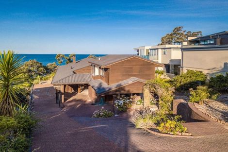 Photo of property in 27 Chelverton Terrace, Red Beach, 0932