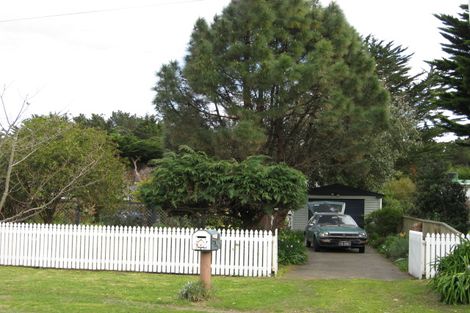 Photo of property in 6 Drake Street, Waikawa Beach, Levin, 5573